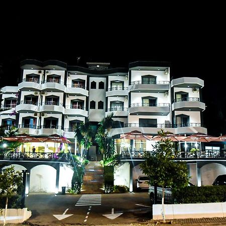 Prive City Hotel Sarande Bagian luar foto