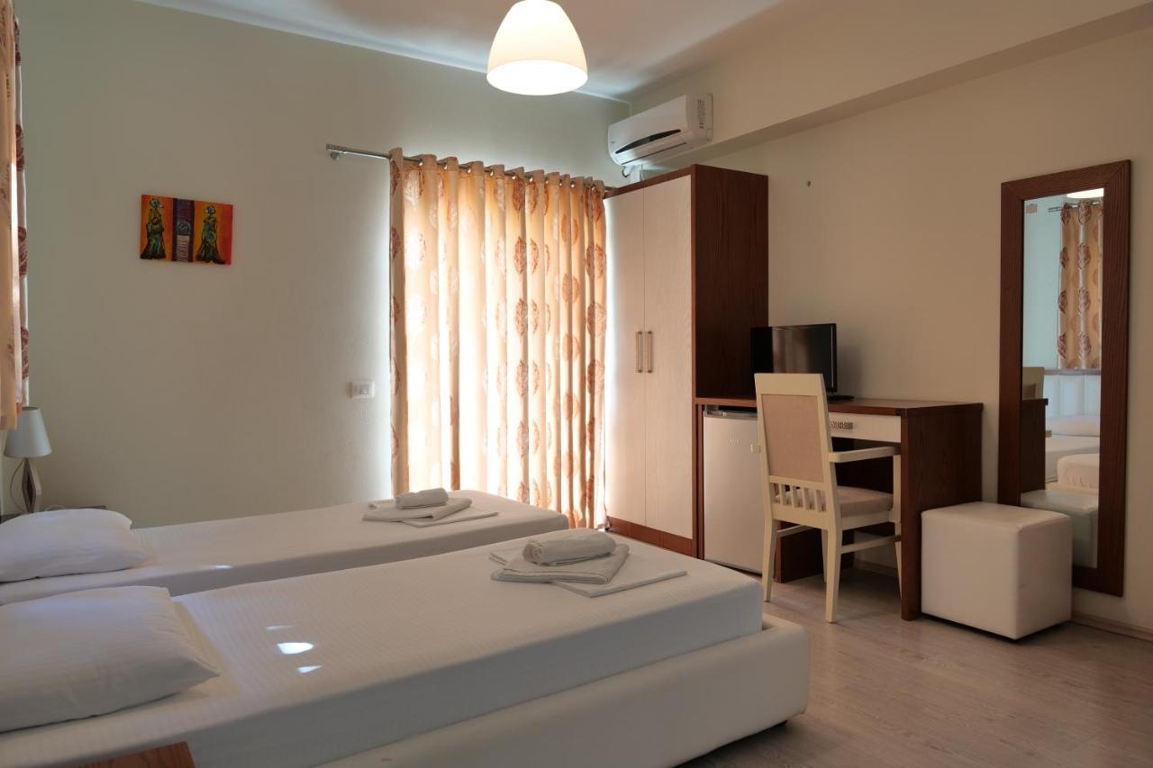 Prive City Hotel Sarande Bagian luar foto