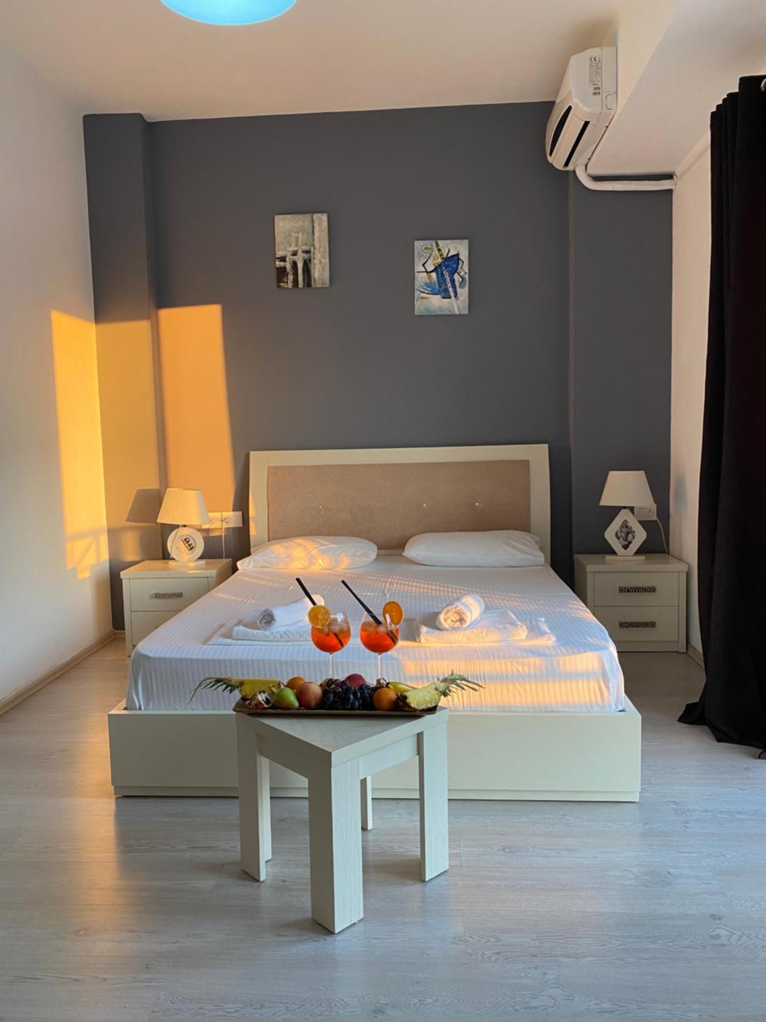 Prive City Hotel Sarande Bagian luar foto