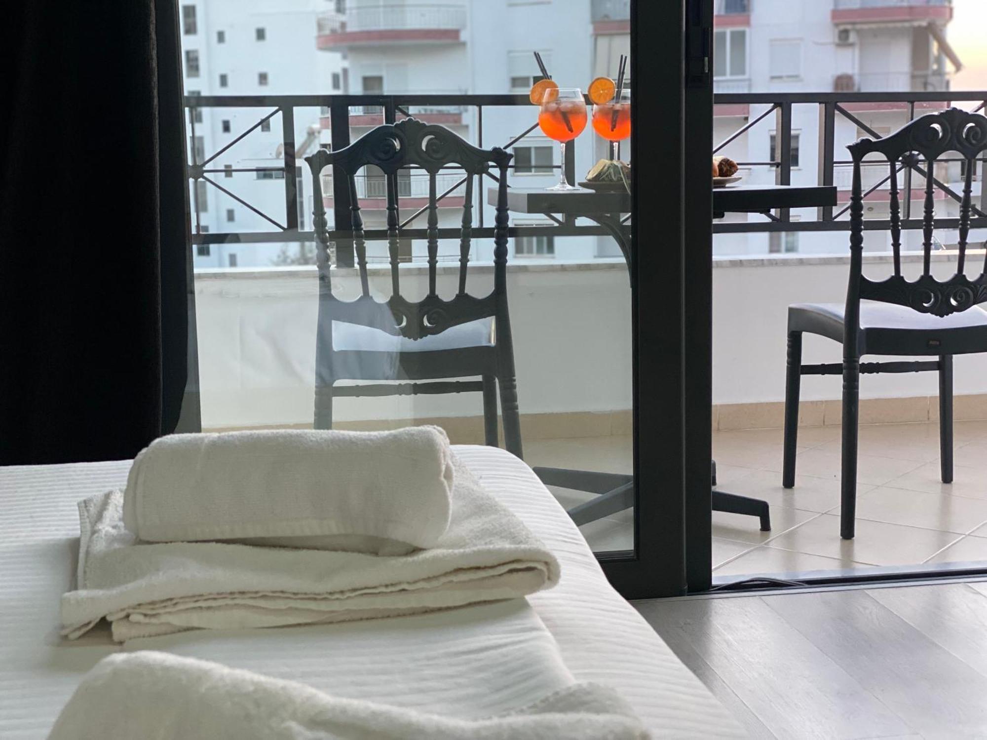 Prive City Hotel Sarande Bagian luar foto