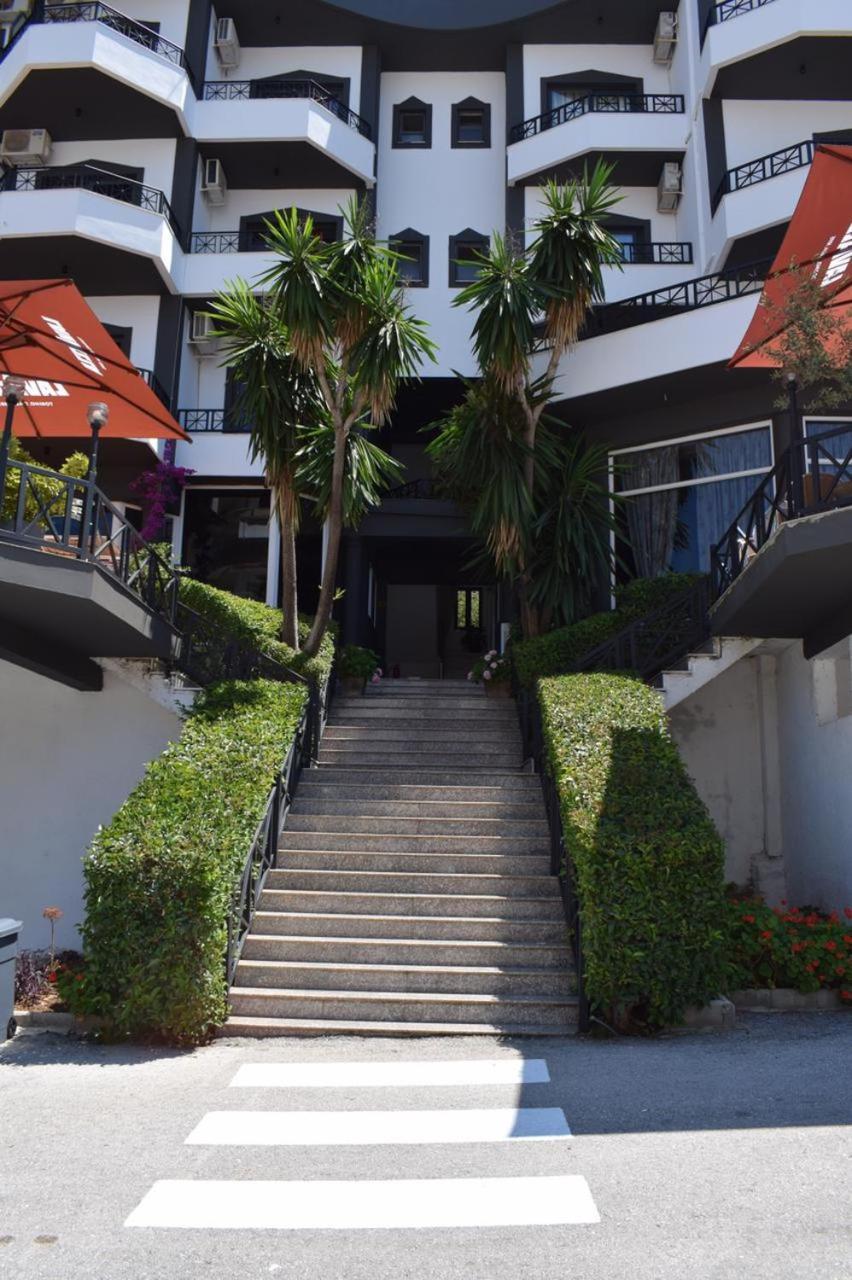 Prive City Hotel Sarande Bagian luar foto