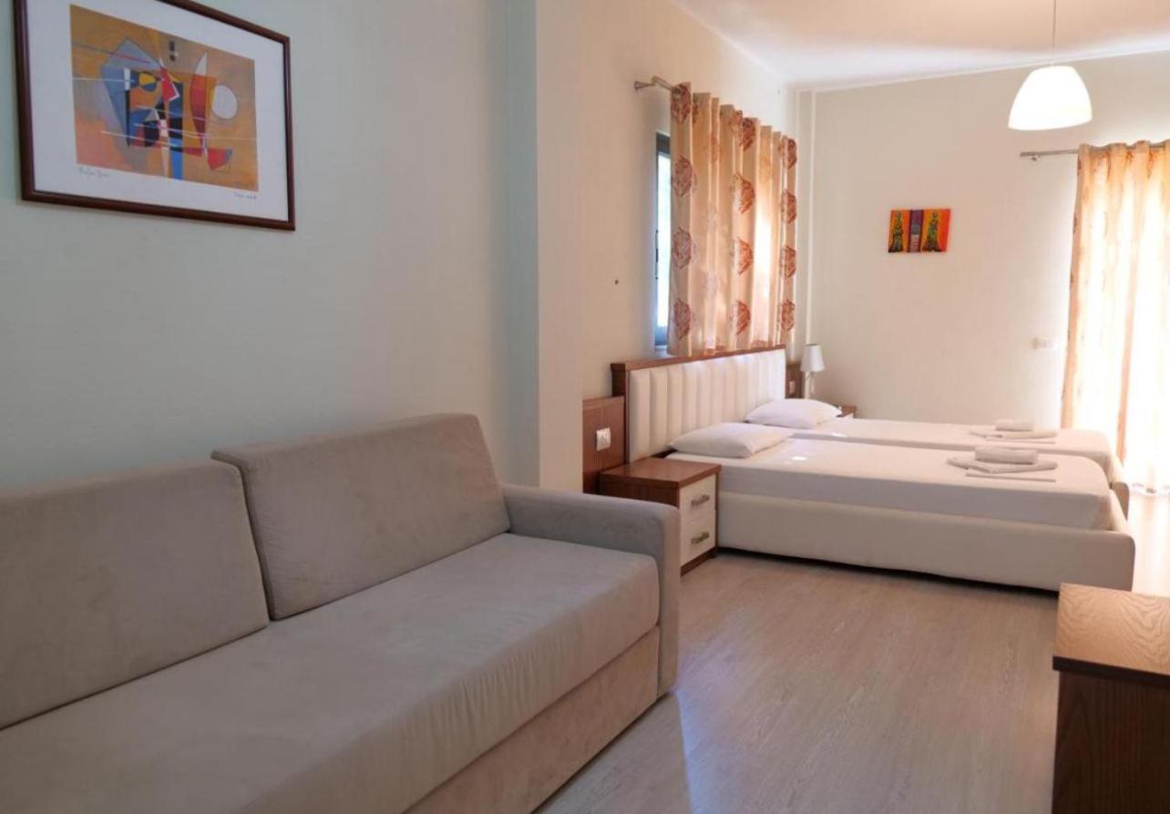 Prive City Hotel Sarande Bagian luar foto