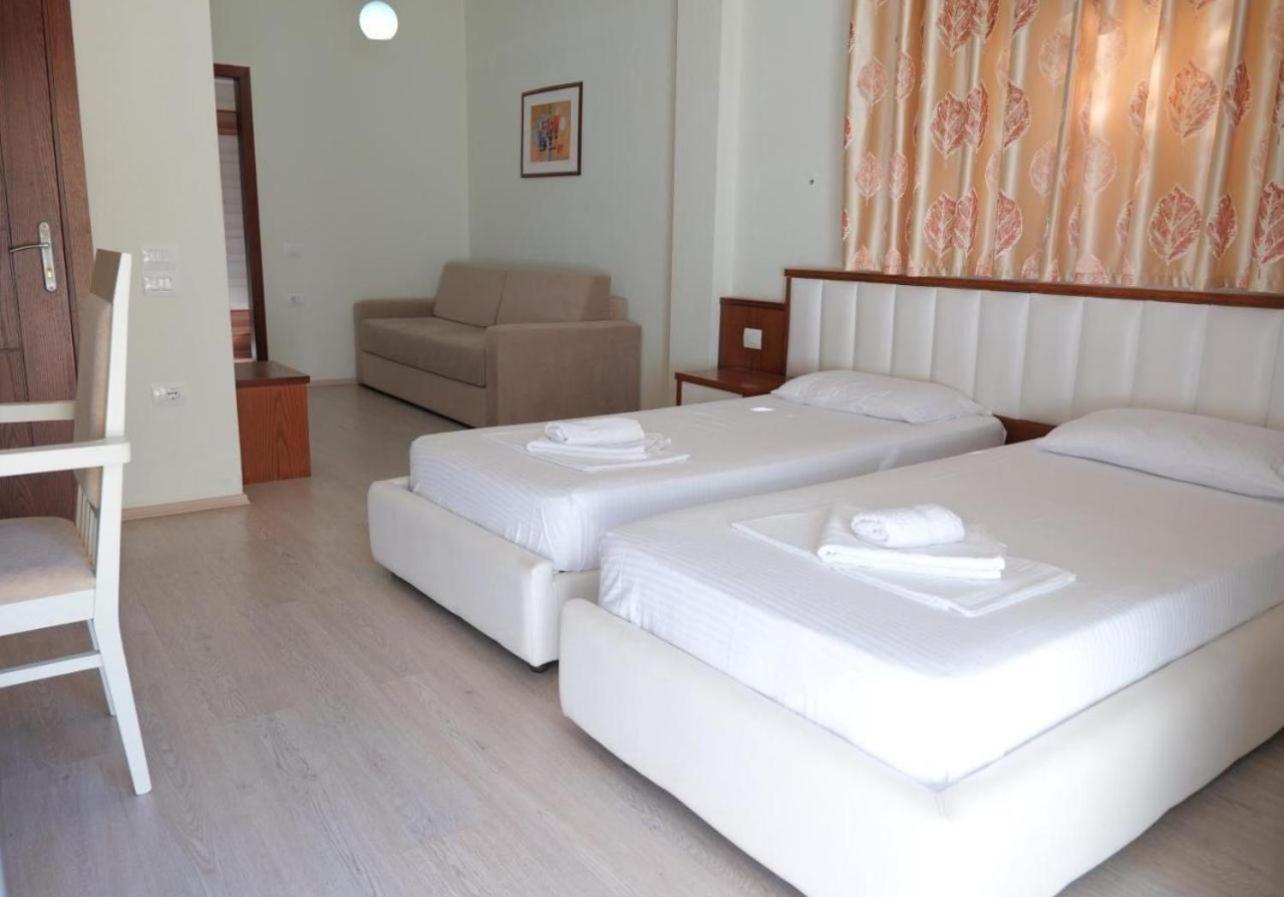 Prive City Hotel Sarande Bagian luar foto