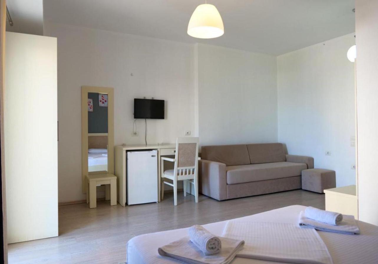Prive City Hotel Sarande Bagian luar foto