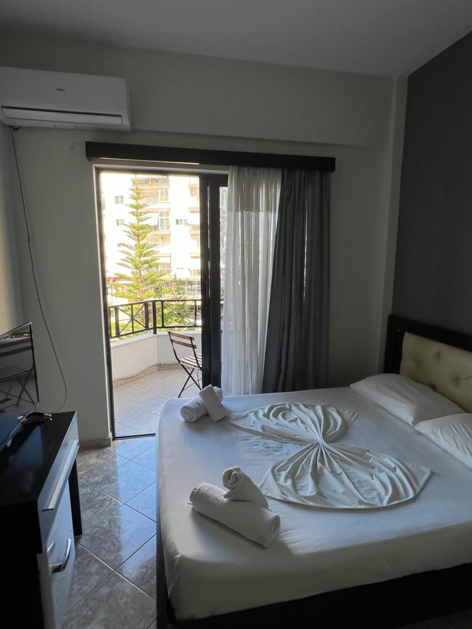 Prive City Hotel Sarande Bagian luar foto