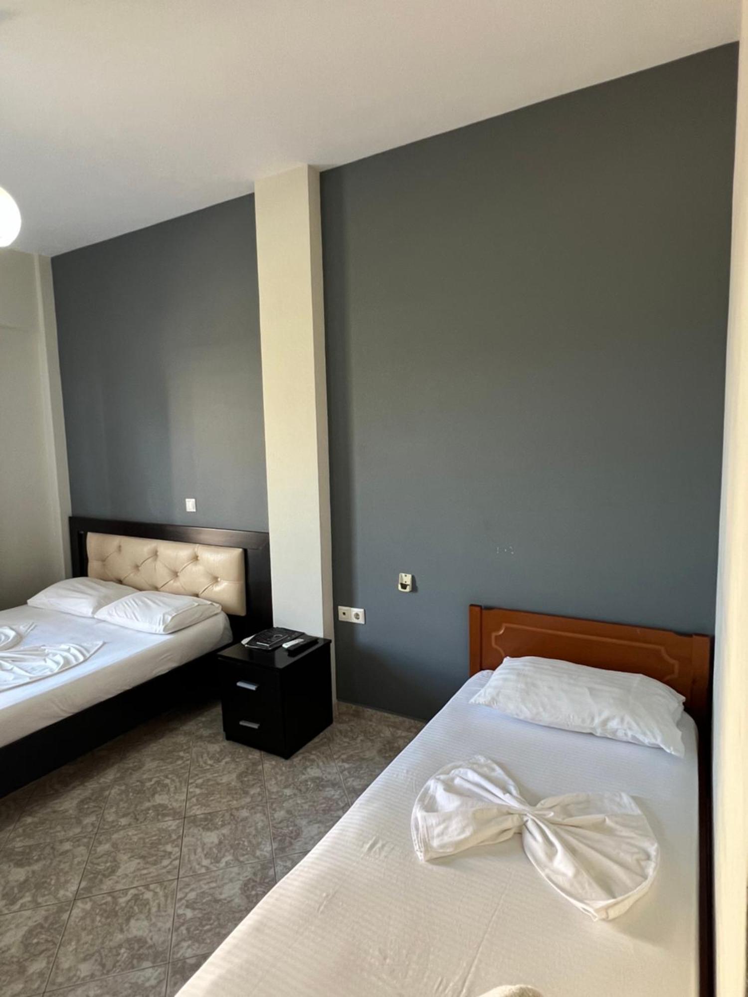 Prive City Hotel Sarande Bagian luar foto