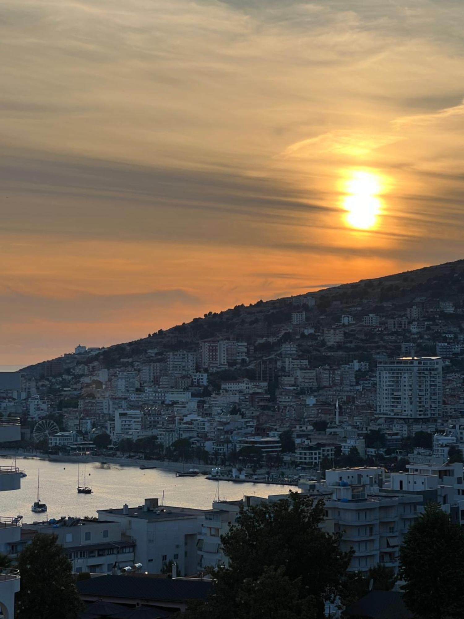 Prive City Hotel Sarande Bagian luar foto