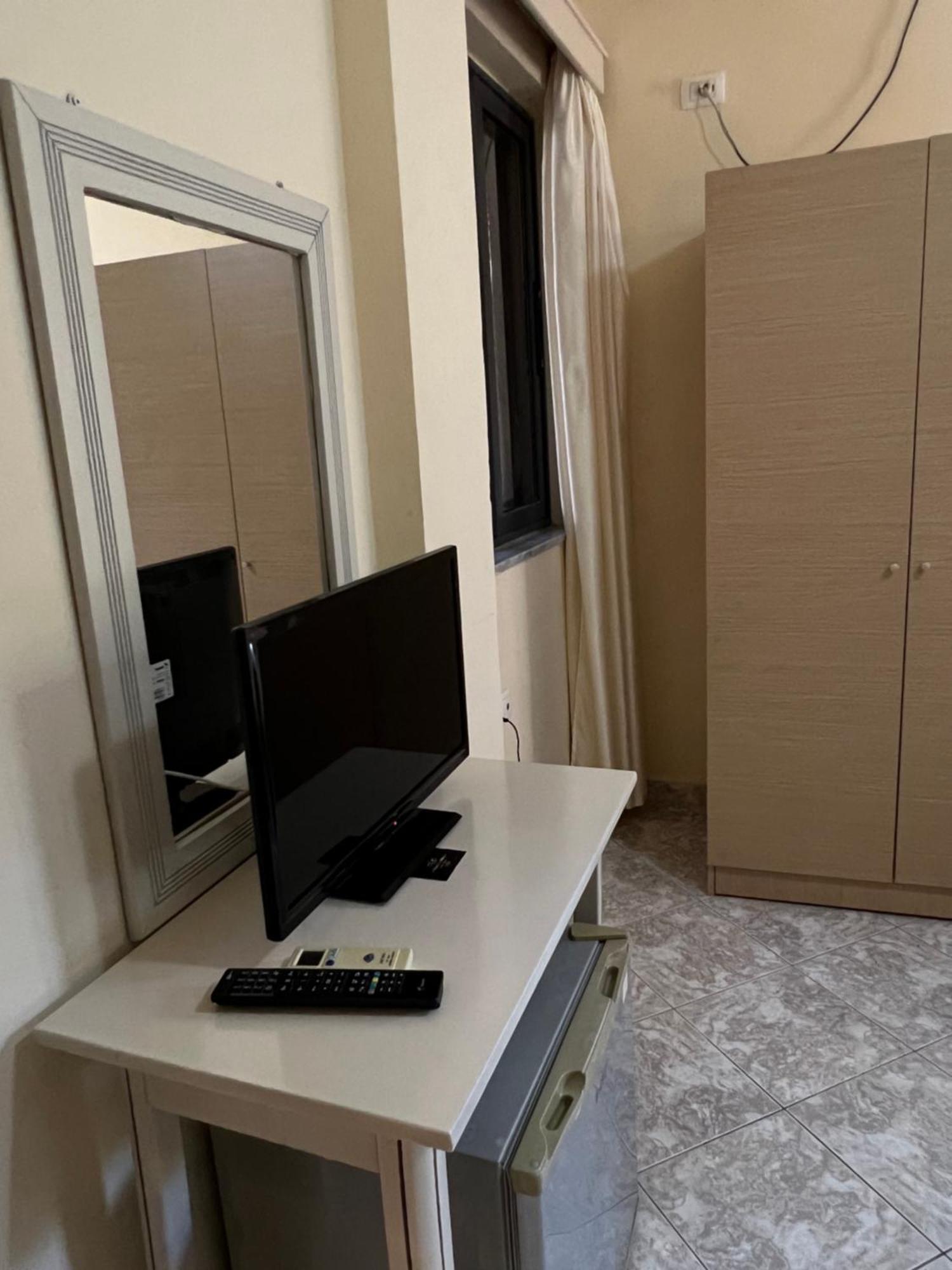 Prive City Hotel Sarande Bagian luar foto