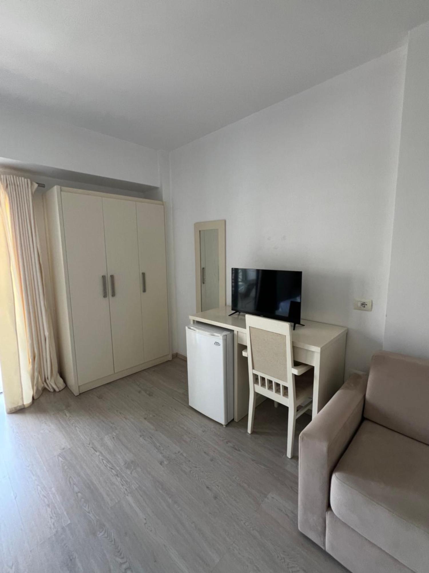 Prive City Hotel Sarande Bagian luar foto