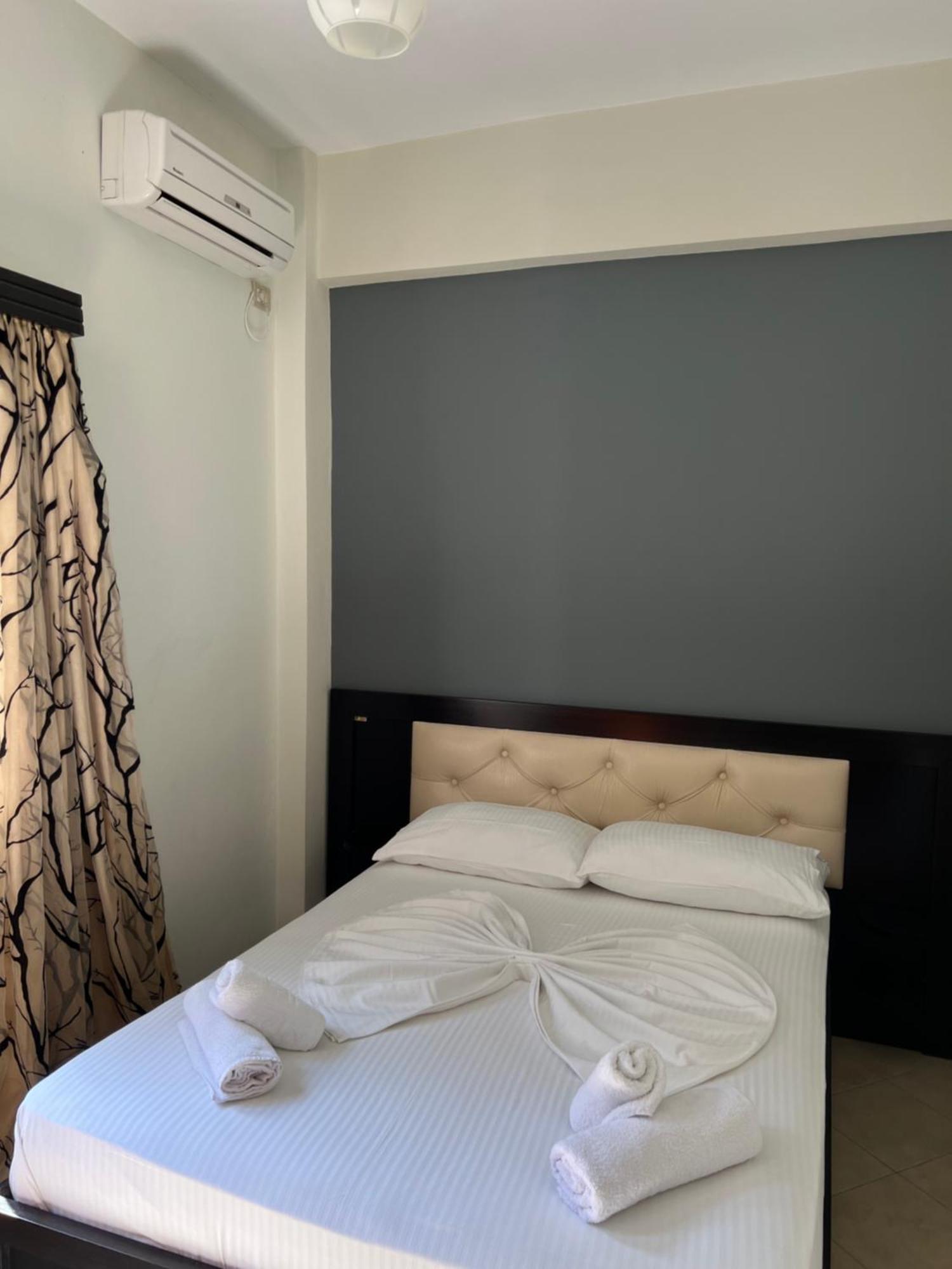 Prive City Hotel Sarande Bagian luar foto