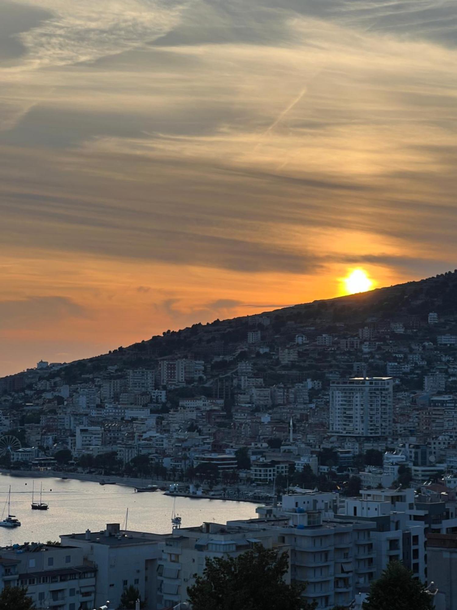 Prive City Hotel Sarande Bagian luar foto