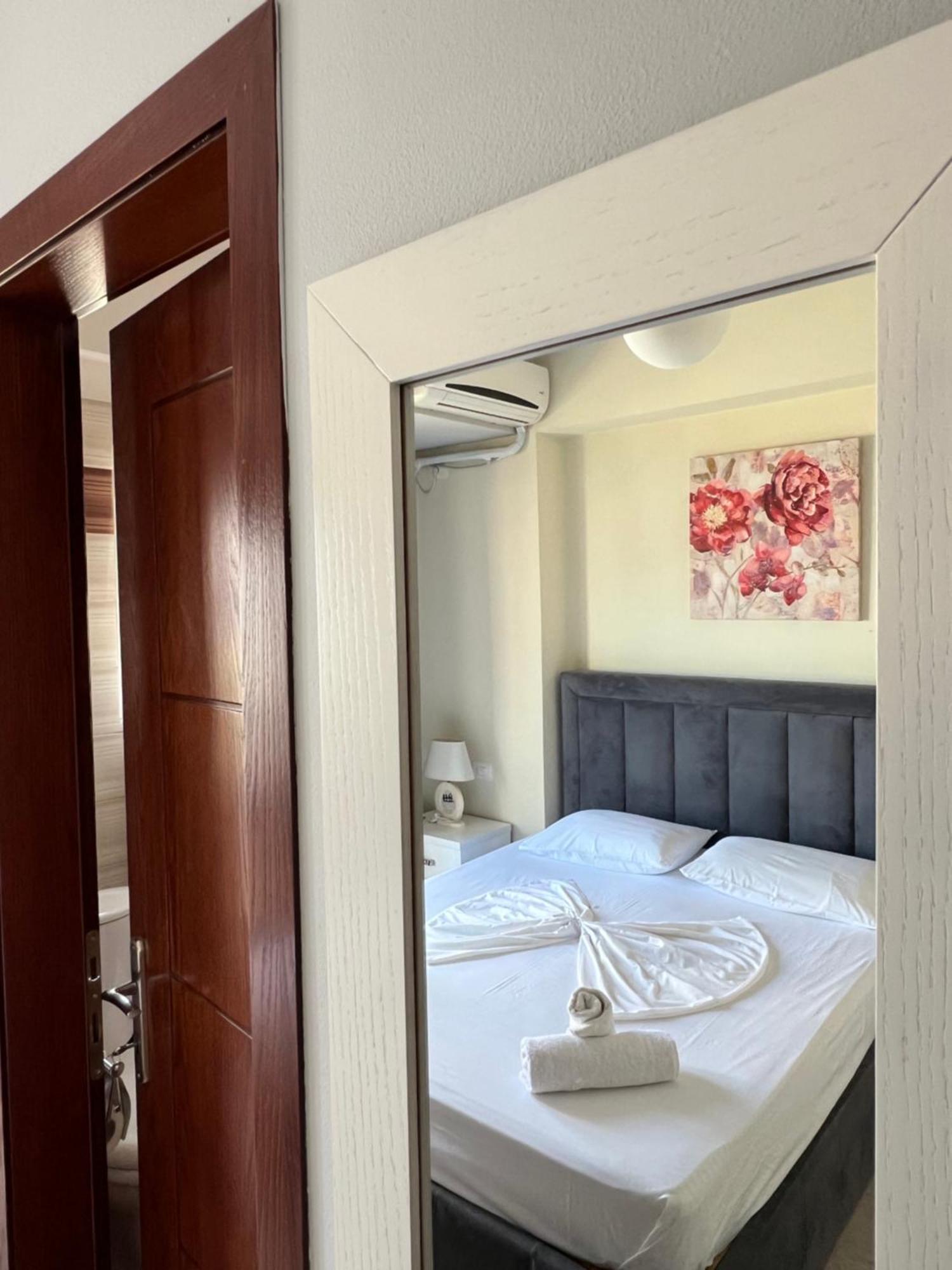 Prive City Hotel Sarande Bagian luar foto