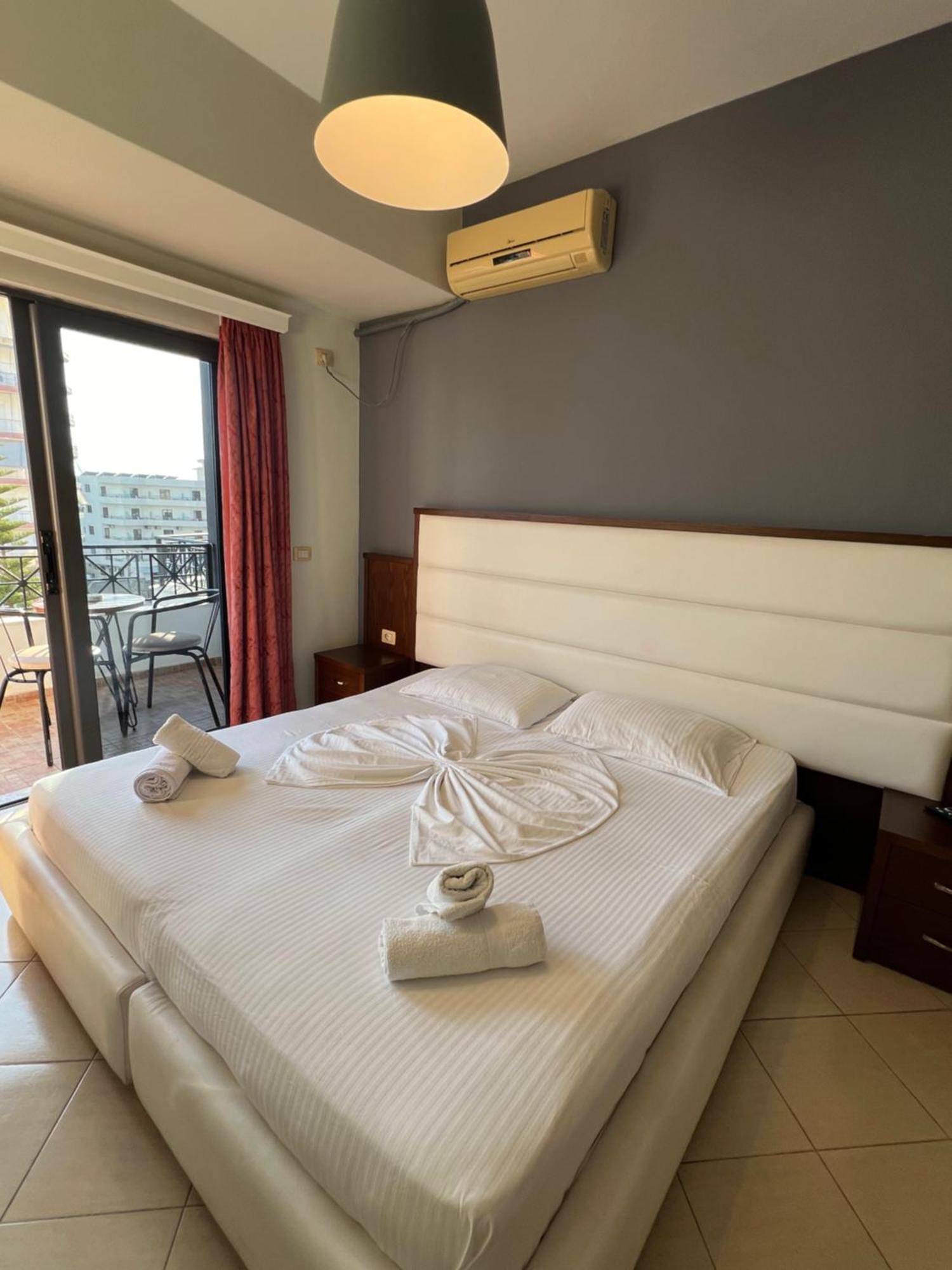 Prive City Hotel Sarande Bagian luar foto