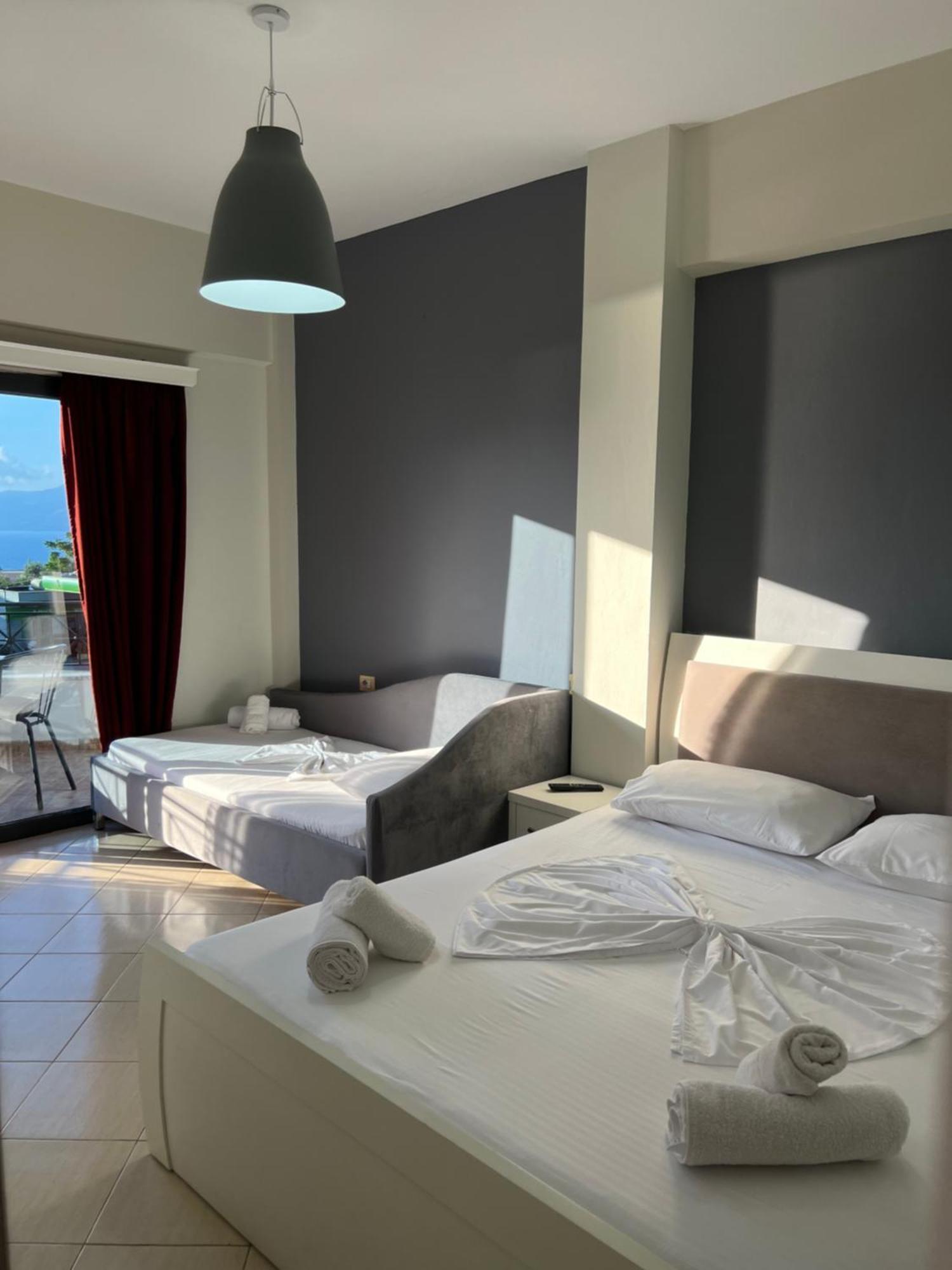 Prive City Hotel Sarande Bagian luar foto