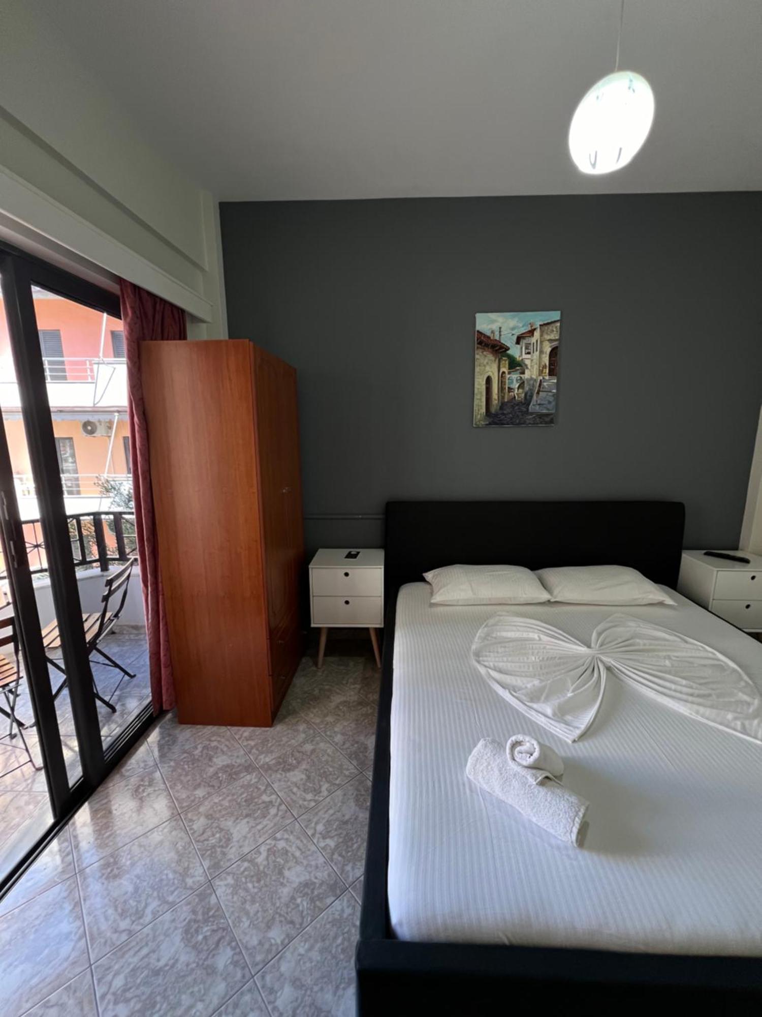 Prive City Hotel Sarande Bagian luar foto