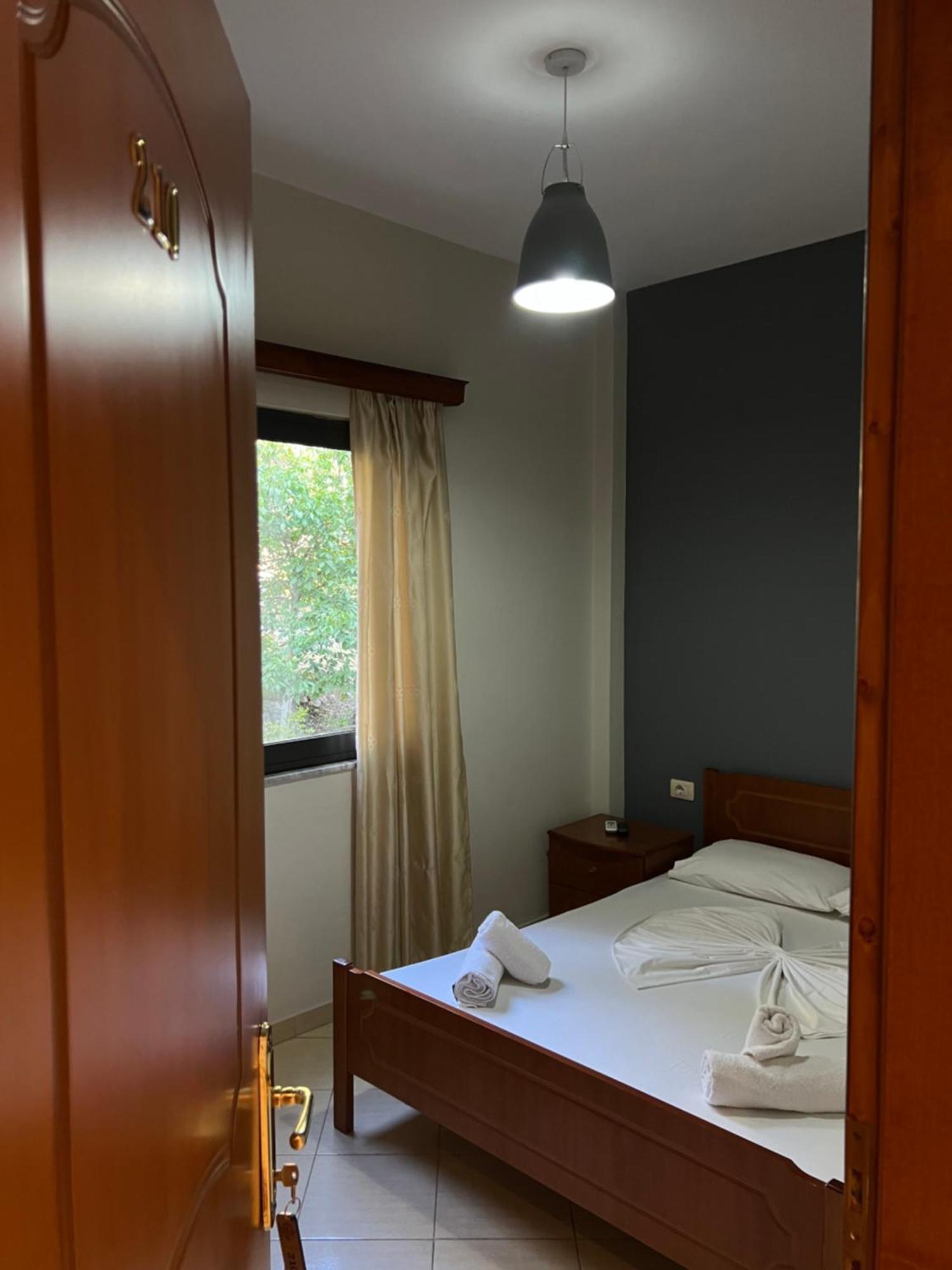 Prive City Hotel Sarande Bagian luar foto