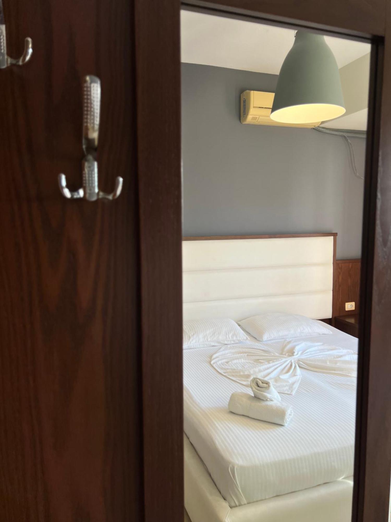 Prive City Hotel Sarande Bagian luar foto