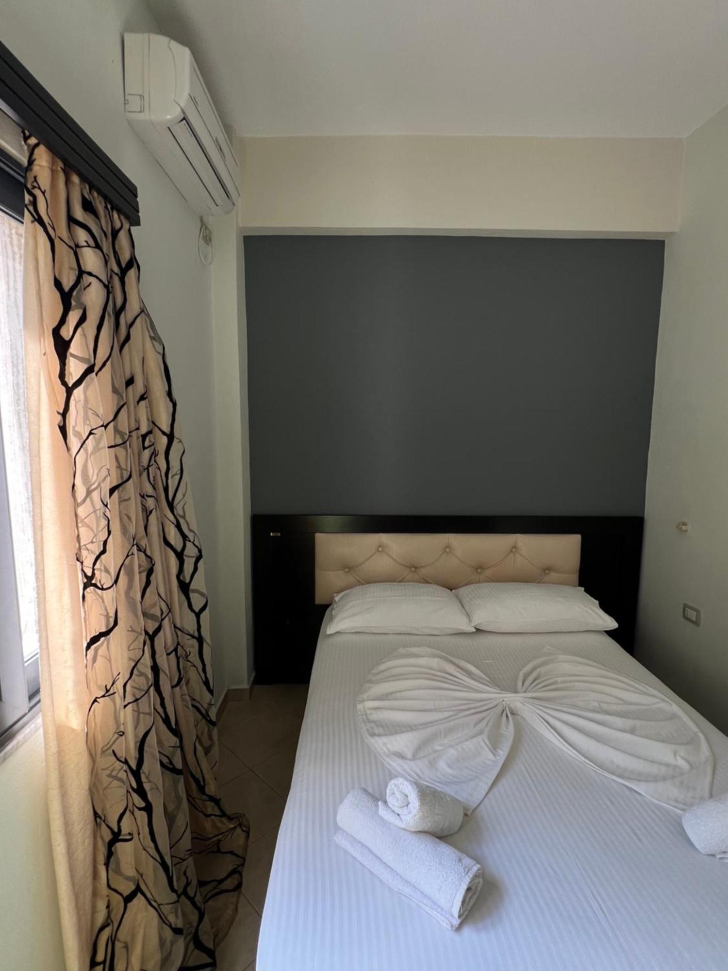 Prive City Hotel Sarande Bagian luar foto