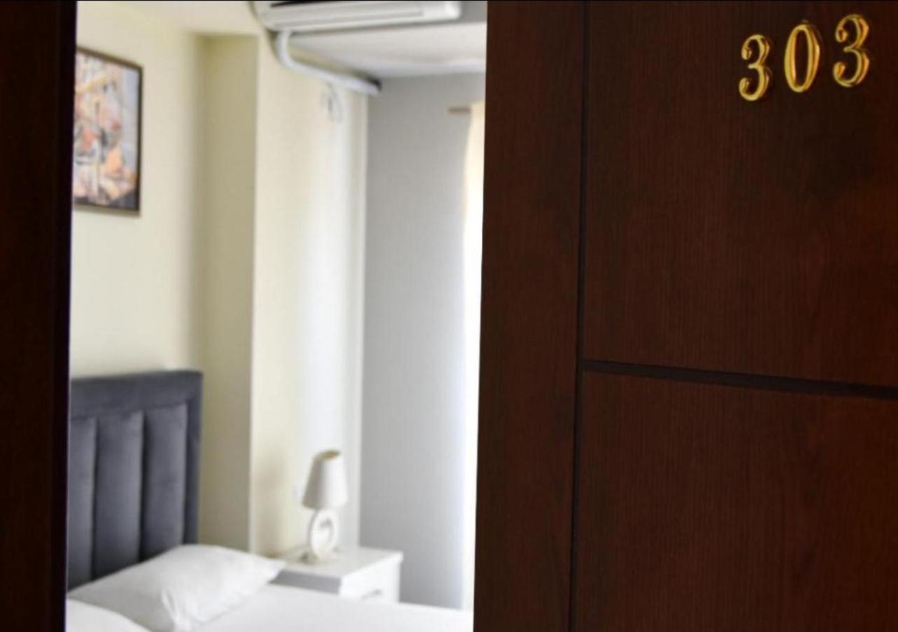 Prive City Hotel Sarande Bagian luar foto