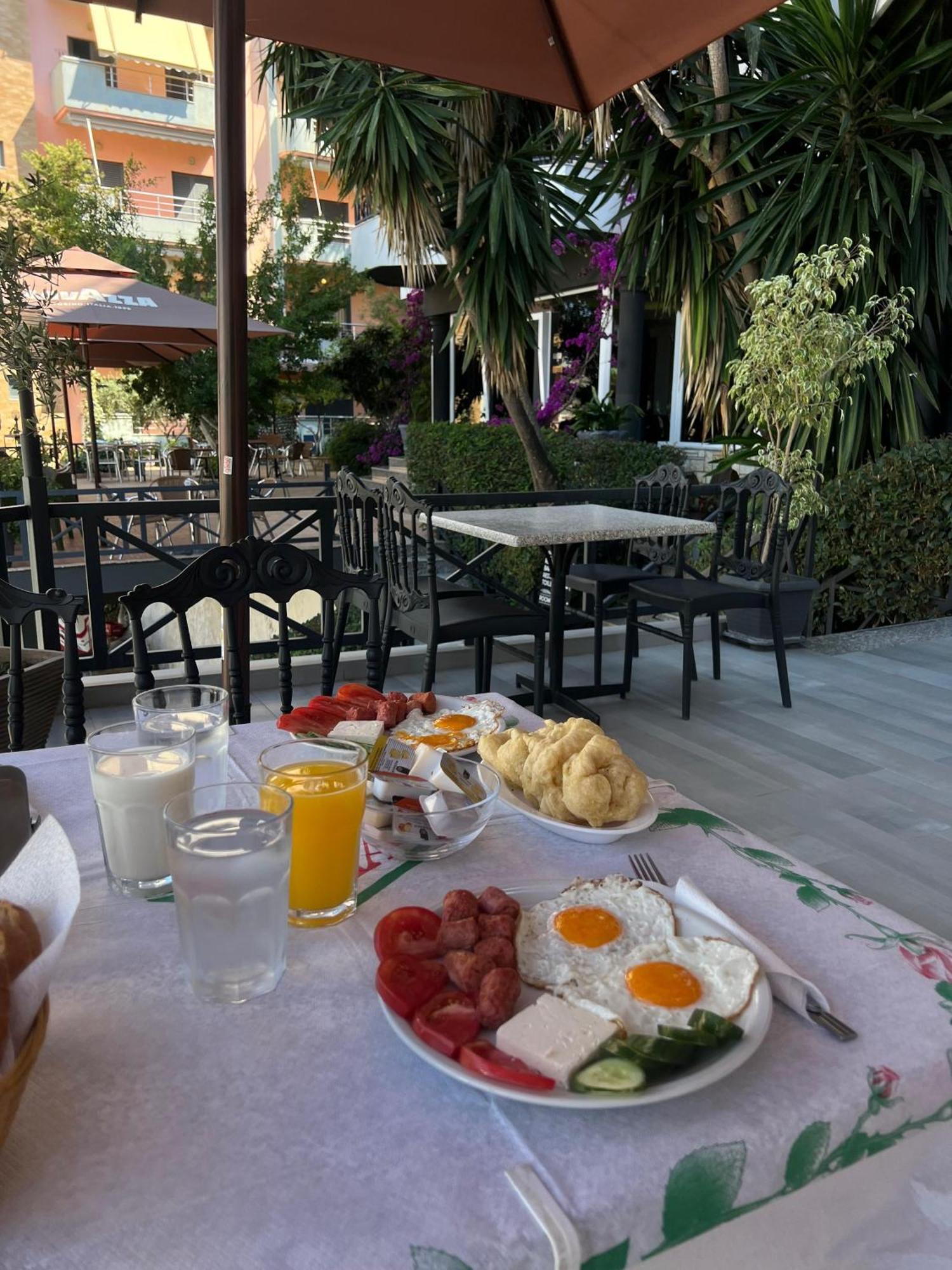 Prive City Hotel Sarande Bagian luar foto