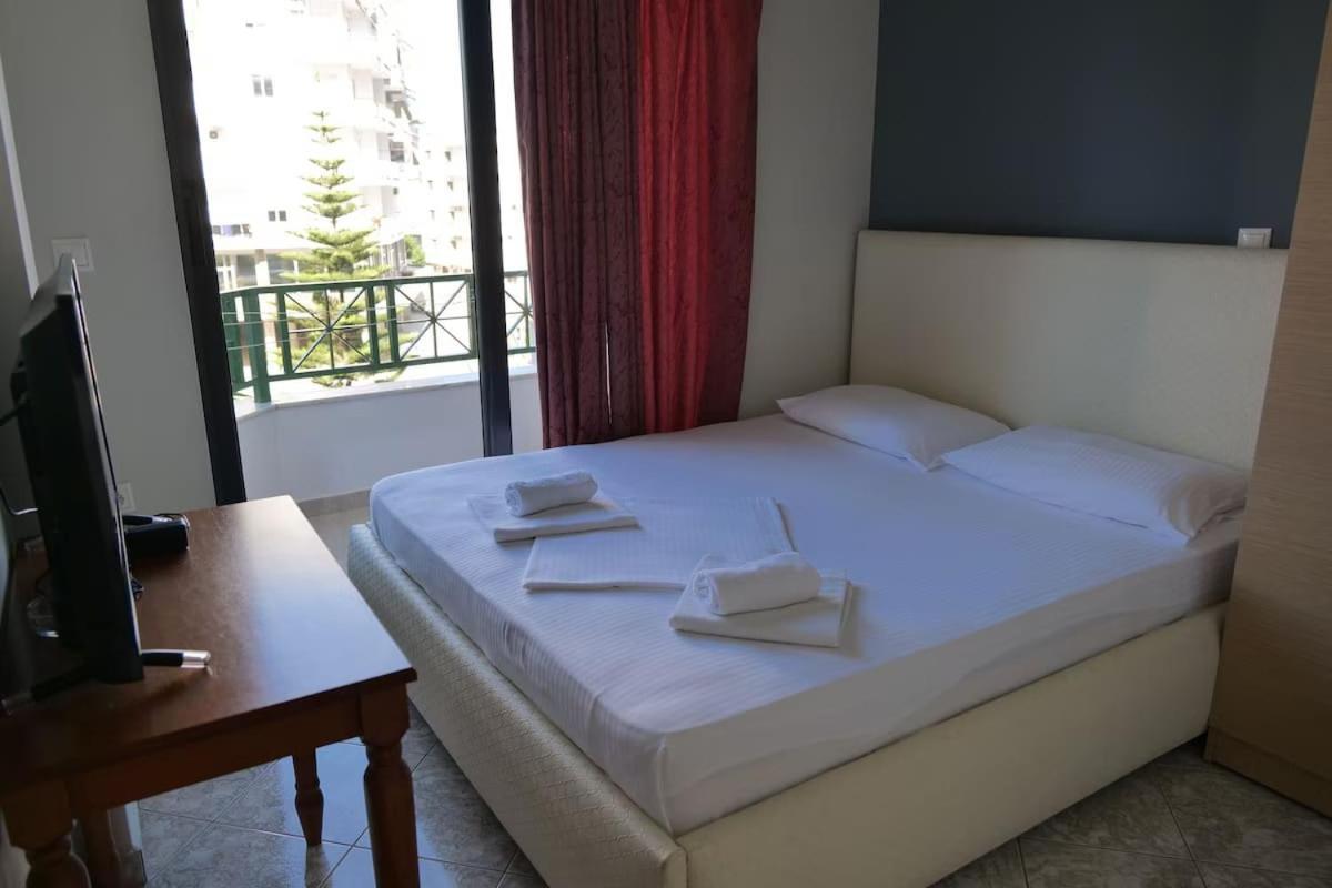 Prive City Hotel Sarande Bagian luar foto